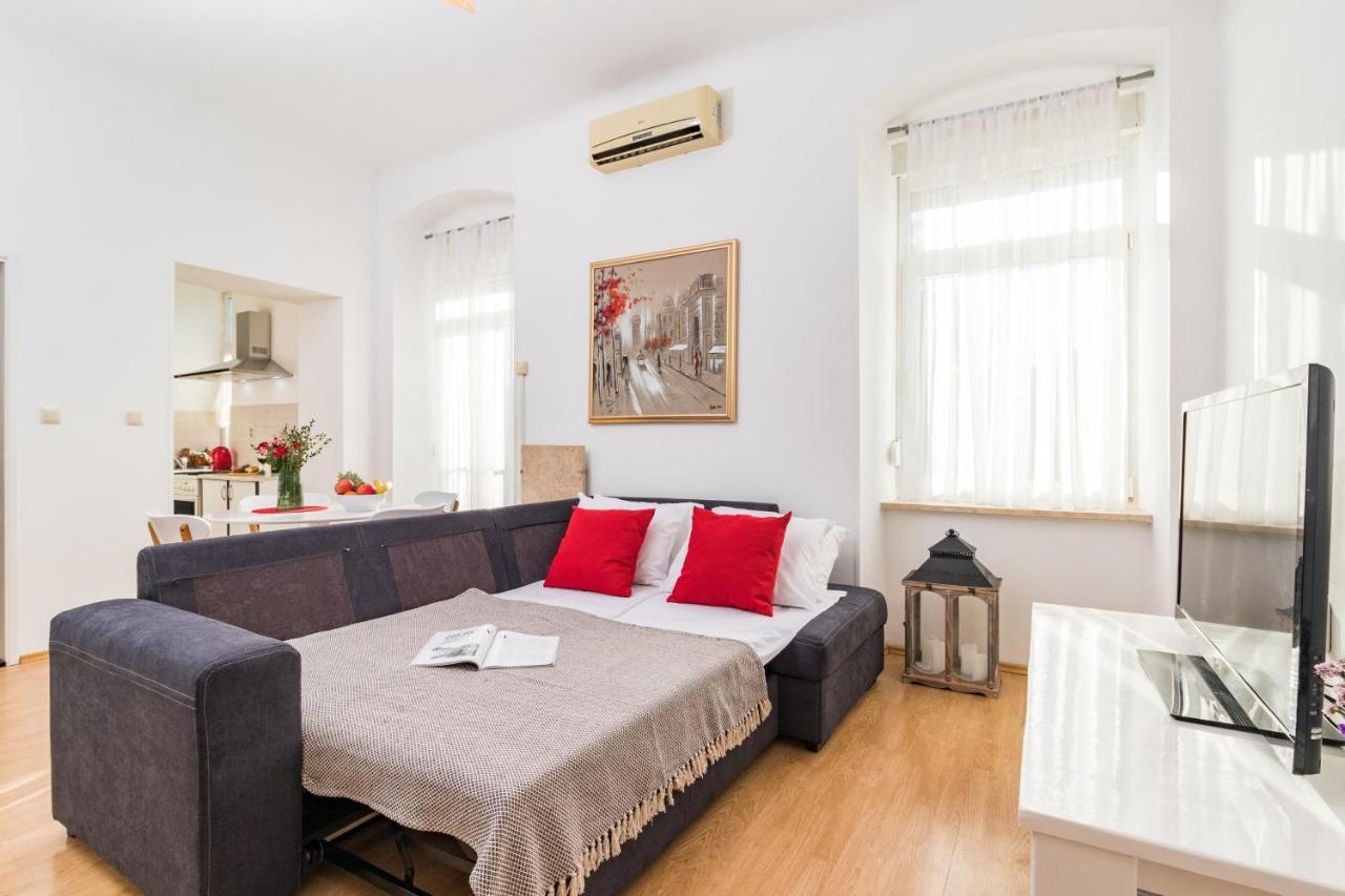 Apartman Lussi Пула Экстерьер фото